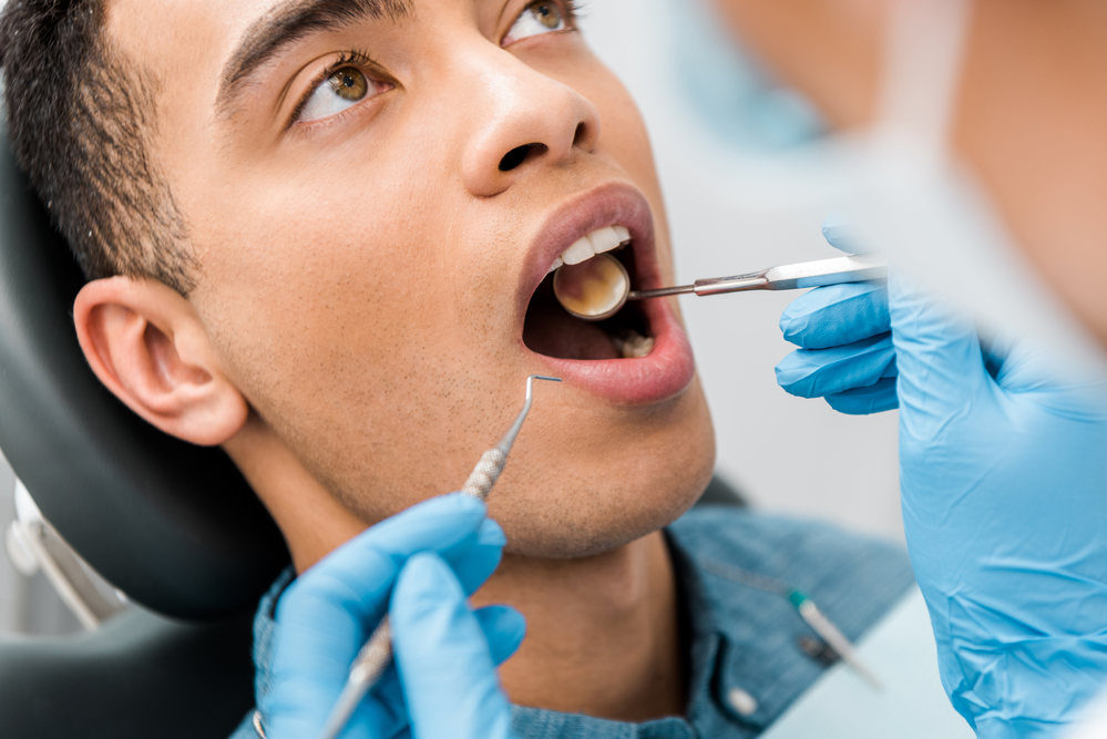 pull-tooth-کلینیک دندانپزشکی شهرک سلامت